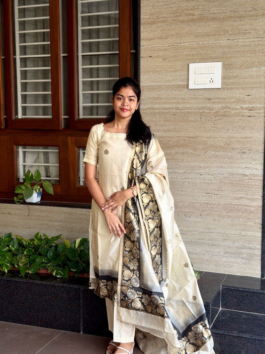 Aadhirai✨