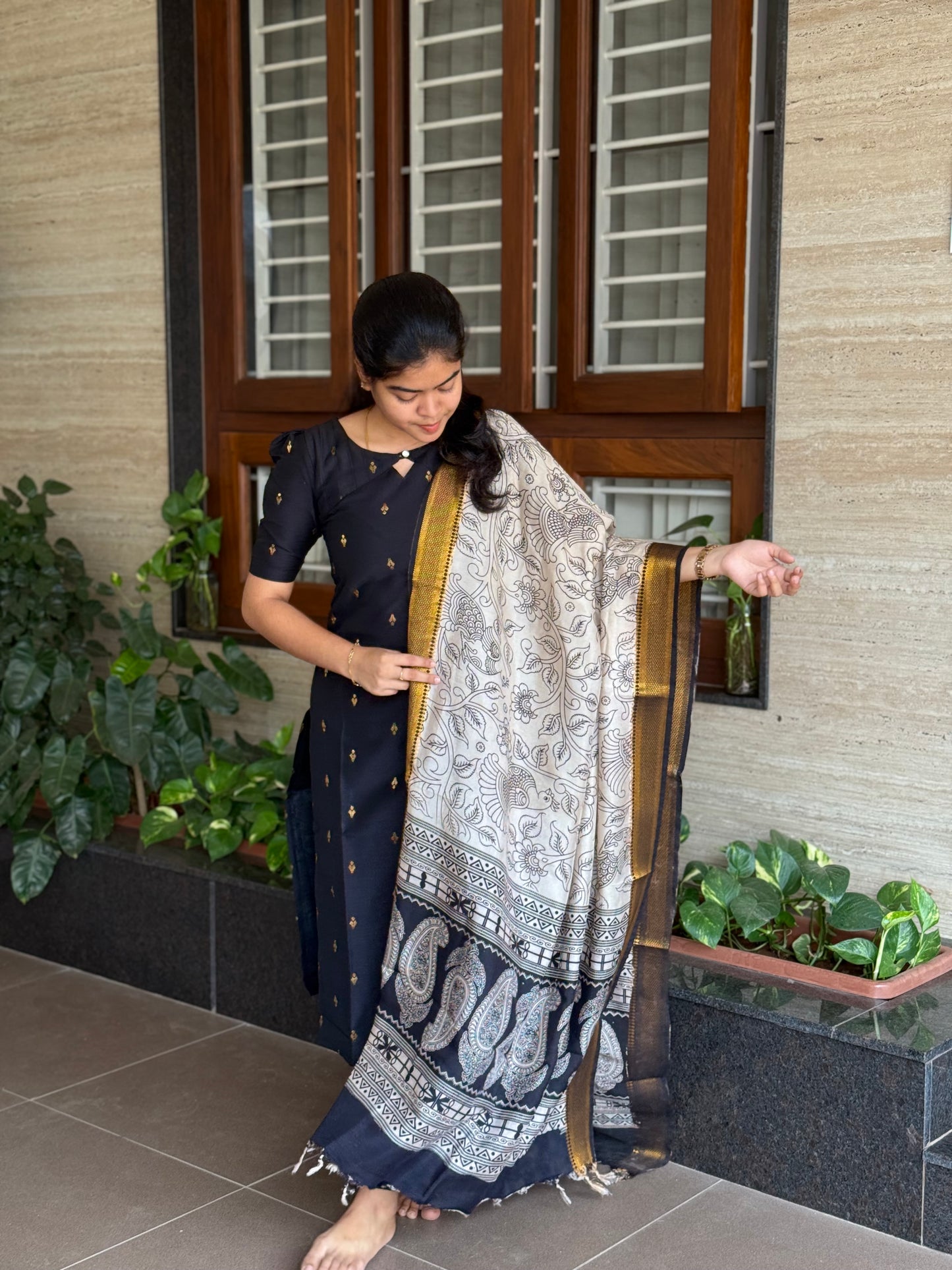 Aarvi